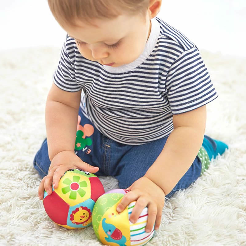 Dubbelzinnig zweep Trots Baby bal en rammelaar met geluid – Mammoet speelgoed